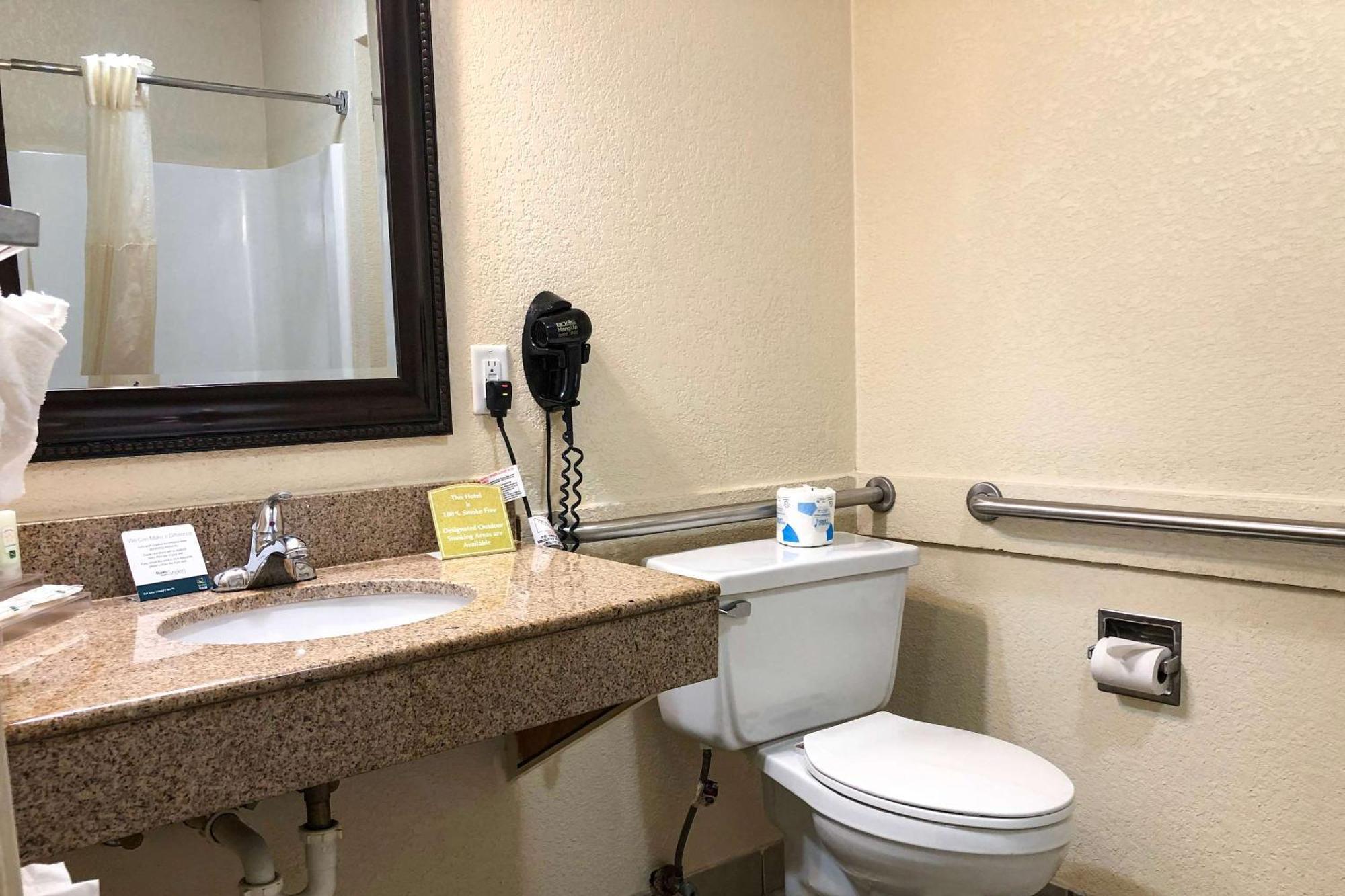 Quality Inn I-70 At Wanamaker Топіка Екстер'єр фото