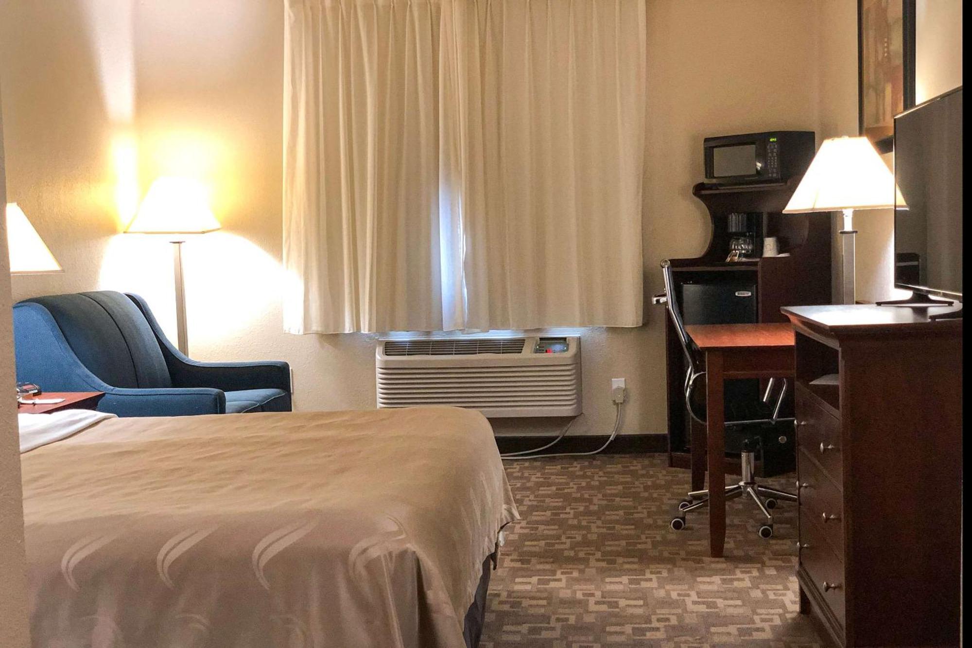 Quality Inn I-70 At Wanamaker Топіка Екстер'єр фото