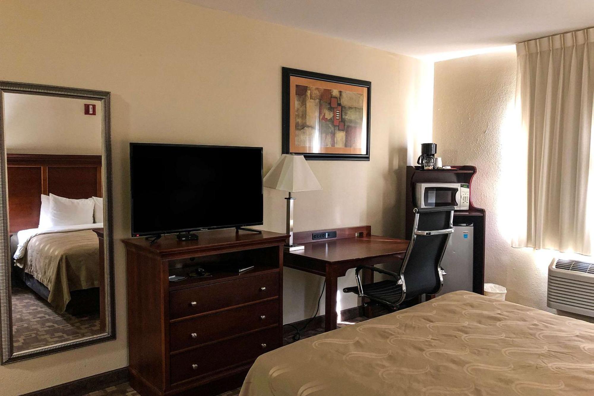 Quality Inn I-70 At Wanamaker Топіка Екстер'єр фото