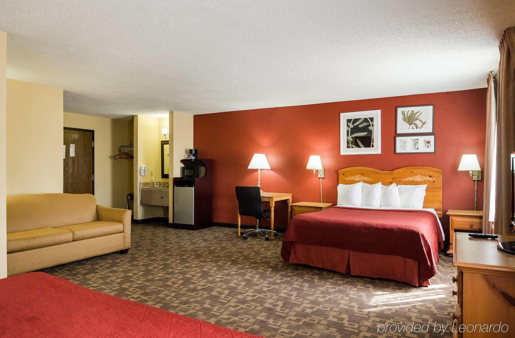 Quality Inn I-70 At Wanamaker Топіка Екстер'єр фото